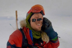 American adventurer completes solo trek across Antarctica