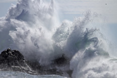 High waves prevalent in many areas, travelers advised to steer clear of beaches