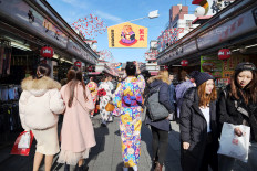 Japanese retailers worry Chinese tourists will spend less this Lunar New Year