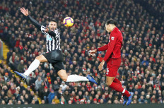 Liverpool's Van Dijk to undergo knee surgery