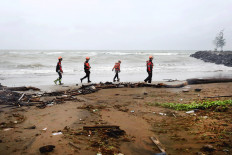 BMKG warns of strong winds, high waves across Indonesia