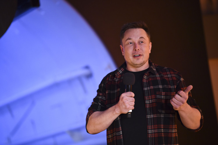 Elon Musk asked a judge to throw out a defamation lawsuit by a British caver whom the Tesla Inc. founder called a pedophile on Twitter.