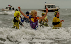 New Year's dip: Europe enjoys a frosty tradition