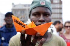 Dutch ready to take in migrants, Malta offers ships 'shelter'