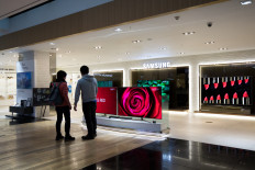 Apple's TV deal with Samsung showcases shift to services