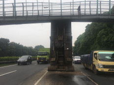 Truck stuck under footbridge on Jakarta-Tangerang toll road