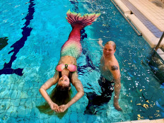 Finns with fins make a splash at 'mermaiding' classes