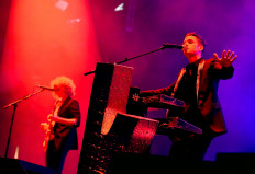 The Killers collaborate with Lindsey Buckingham in new 'Caution'