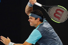 Former champion Wawrinka edged by Raonic at Open