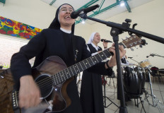 Rock and roll nuns to perform for pope in Panama