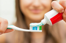 New research has found that brushing teeth three times a day could lower an individual's risk of diabetes, while neglecting oral hygiene could actually increase the risk.