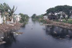 Bekasi needs 10 days to clean trash-filled river