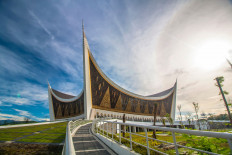 Souvenir sales in Padang drop following baggage fee implementation