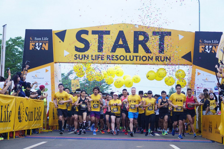 Road to healthy life: Sun Life Financial Asia President Claude Accum (blue shorts) participates in the 2019 Sun Life Resolution Run with more than 1,500 runners at ICE BSD, South Tangerang, on Sunday. Sun Life Financial Indonesia held the race to raise funds for its regional campaign of Live Healthier Lives. The event aimed to invite more people to start active and healthy lifestyles. 