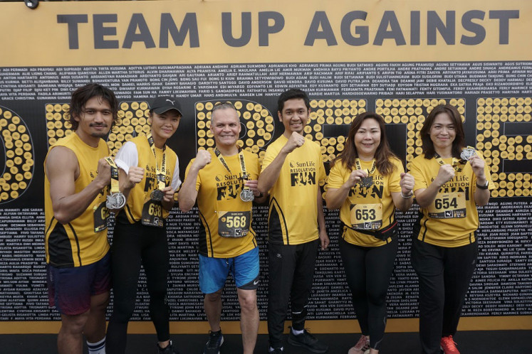 Go for it!: Posing during the 2019 Sun Life Resolution Run at ICE BSD, South Tangerang, on Sunday are (left to right) Indonesian actor Ibnu Jamil, Indonesian actress Kelly Tandiono, Sun Life Financial Asia President Claude Accum, Dr. Dicky Levenus Tahapary of the University of Indonesia and the Cipto Mangunkusumo Hospital (RSCM), Sun Life Financial Indonesia President Director Elin Waty and Sun Life Financial Indonesia Chief Marketing Officer Shierly Ge. 