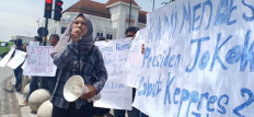 Activists urge Jokowi to retract remission for journalist’s murderer