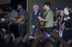 Vampire Weekend, Bon Iver to stump for Bernie Sanders