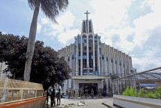 Philippines vows to crush 'terrorists' after church bombs kill 20