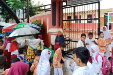 Depok checks street food stalls after hepatitis A infects 33 students