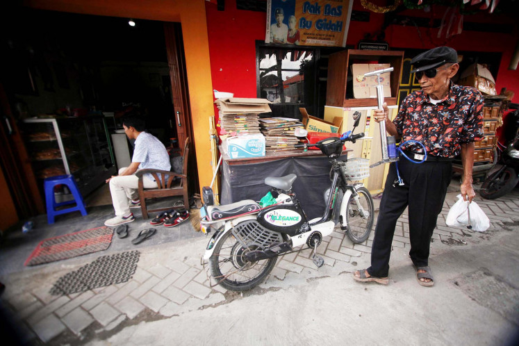 Good old days of ‘kembang waru’ cookies