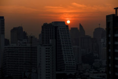 Hundreds of schools to shut as toxic smog cloaks Bangkok