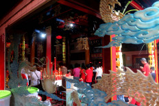 Devotion: Prayers are held at the Tien Kok Sie temple to begin the Pao Oen ritual. JP/Maksum Nur Fauzan
