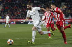Benzema double sends Madrid into Copa del Rey semis