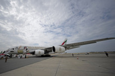 Airbus says in talks with Emirates on vital A380 deal