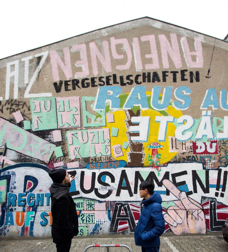 Literary encounter: Indonesian writer Rio Johan (right) and German author Philipp Boehm explore Berlin neighborhoods as part of a literary program. 