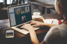 Facebook takes aim at Zoom with video chat upgrade