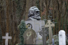 Tomb of Karl Marx vandalized in London