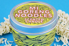 Need to spice up your air? Give 'mie goreng' scented candles a try!