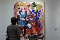 Cancer survivor paints for pain relief 