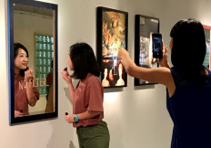 Artist Ari Bayuaji displays his take on self-portrait obsession 