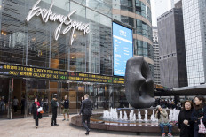 China leads Asia stocks higher, dollar advances as rate hikes loom