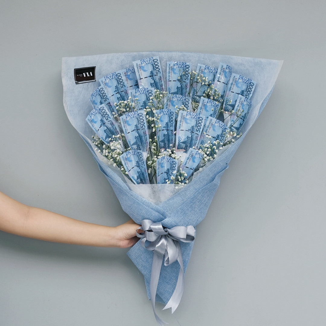 For love or money? Banknote bouquet gets mixed reactions - Lifestyle - The  Jakarta Post