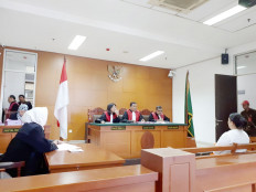 Bank fraud: Robiatun Saadiyah attends a trial hearing at the East Jakarta District Court for involvement in banking crime in February 2018.