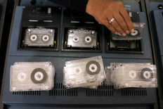 Multislot production: Multiple cassette tapes are produced simultaneously. JP/Maksum Nur Fauzan