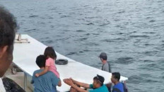 Boat smashes into coral, capsizes in Thousand Islands waters