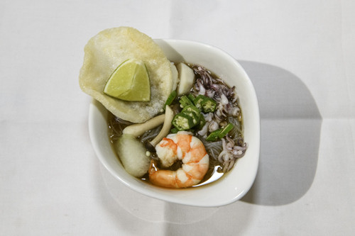 Comfort food: A noodle soup with fish balls, shrimps, squid and 'kerupuk' was served as appetizer.