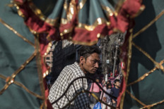 A rickshaw driver awaits passengers at Thamel, Kathmandu. JP/Rosa Panggabean