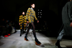 Alexa Chung goes 'off the grid', Holland dresses 'global citizen' at London Fashion