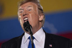 Trump tells Venezuela military to back Guaido or 'lose everything'