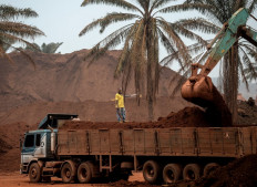 Malaysia to end bauxite mining ban despite environment fears