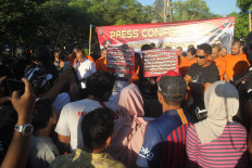 Activists slam Denpasar Police for parading drug suspects before crowd
