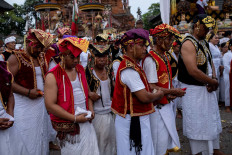 Balinese men wear ancient costumes during Ngerebong. JP/Agung Parameswara