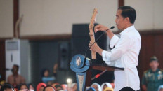 Cilacap residents give Jokowi ‘magic’ bamboo stick