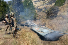 Pakistan, India say shot down each other's warplanes