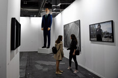 Spanish king's inflammable statue sparks art fair row