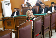 Ratna Sarumpaet (center) attends the first hearing of her trial at the South Jakarta District Court. The court on Thursday sentenced the political activist to two years in prison for spreading false information and stirring chaos among members of the public.